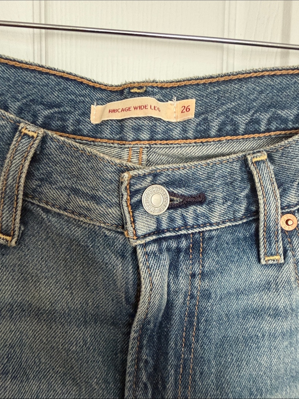 Levi’s Ribcage Wide Leg Jean - Picture 2 of 4